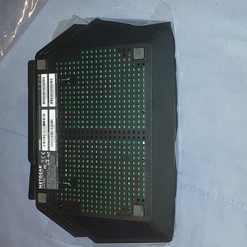 Netgear AC1600 WiFi Router - Picture 13 of 17